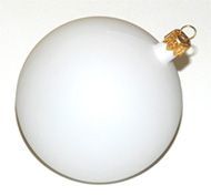 Bombka plastik biała kula 8 cm  z zawieszką